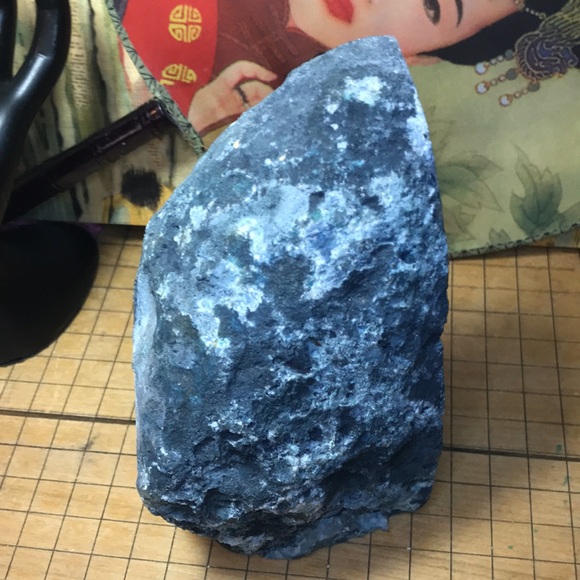 Stone Geode Book End 3lbs 2.8oz Blue Crystal Stone Brazil 5 5/8”H x 3”W x 2.5”D - Picture 6 of 9